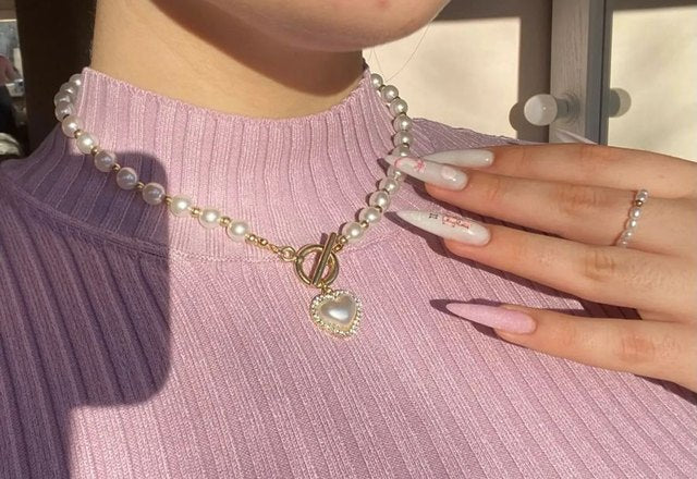 Pearl Heart Clasp Choker Necklace worn by a customer